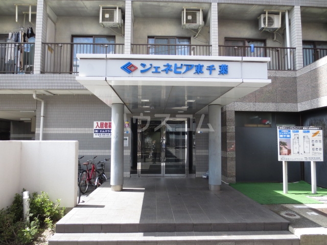 23/30 エントランス