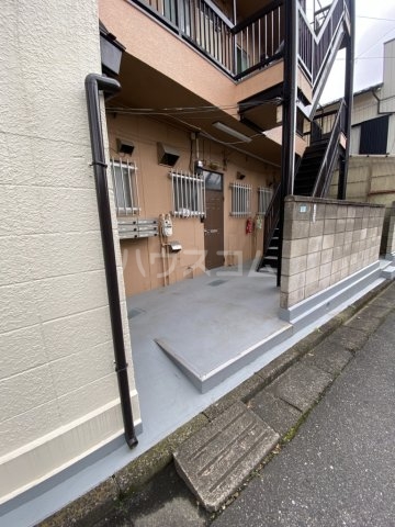 23/30 エントランス