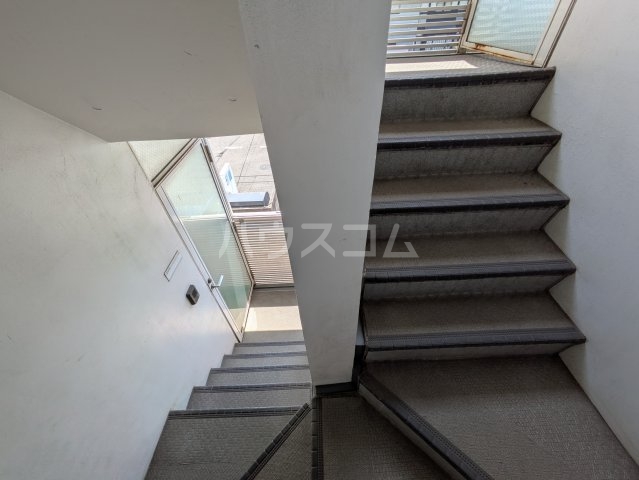 26/30 エントランス
