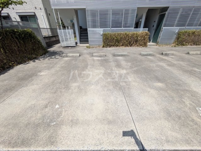 27/30 駐車場