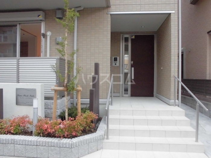 16/26 エントランス