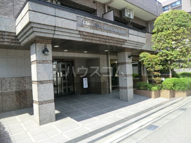 21/28 エントランス