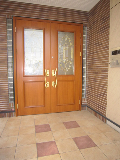 18/26 エントランス