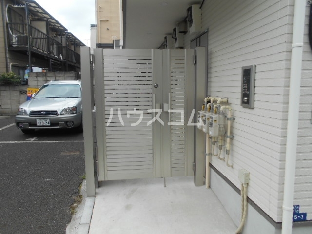 21/30 エントランス