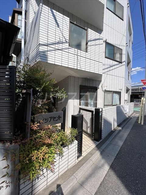 24/30 エントランス