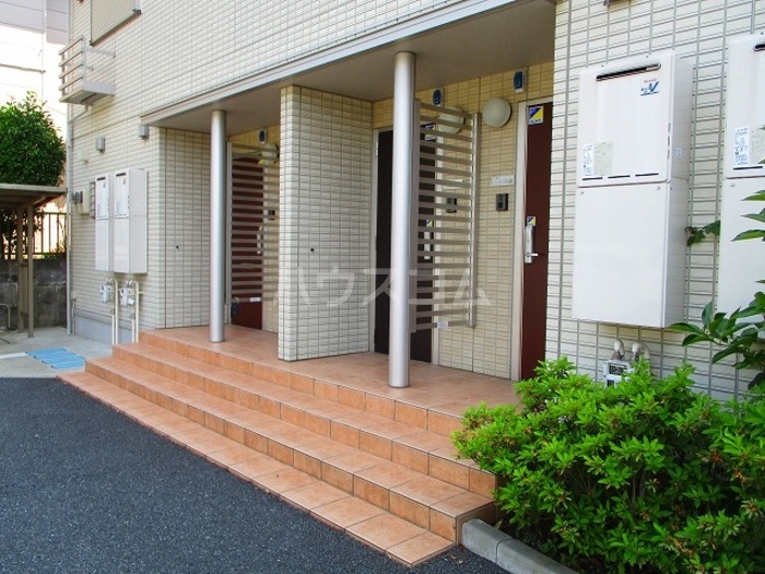 16/17 エントランス