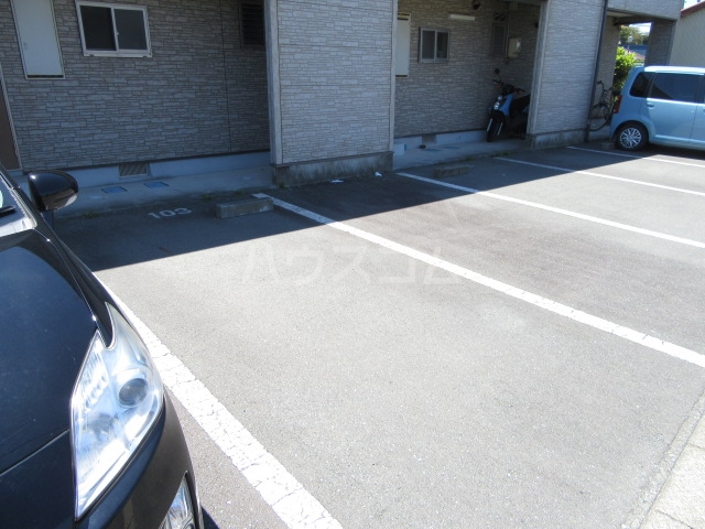 18/20 駐車場