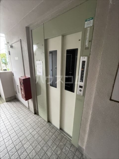 27/30 エントランス