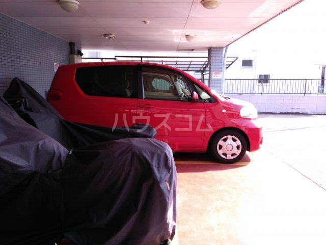 28/30 駐車場