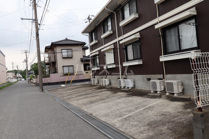 2/3 駐車場