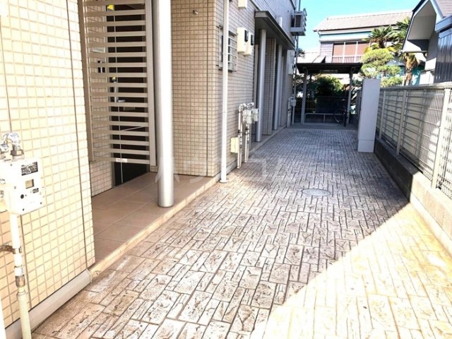 2/3 エントランス