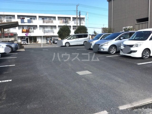 16/17 駐車場