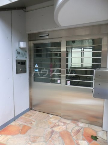 15/16 エントランス