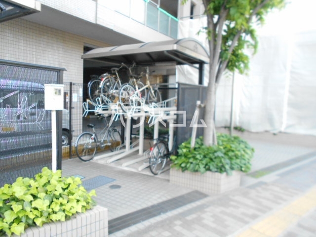 18/27 エントランス