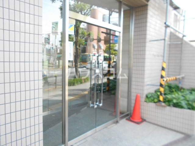 21/30 エントランス