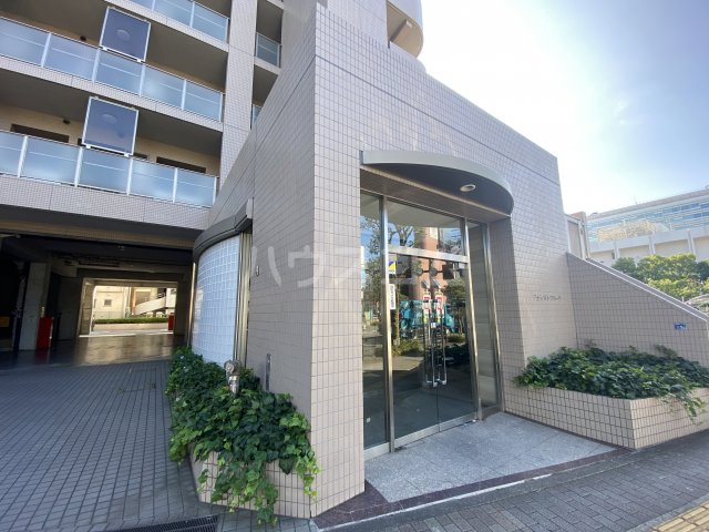 21/30 エントランス