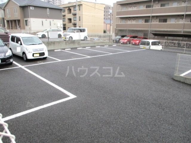 16/18 駐車場