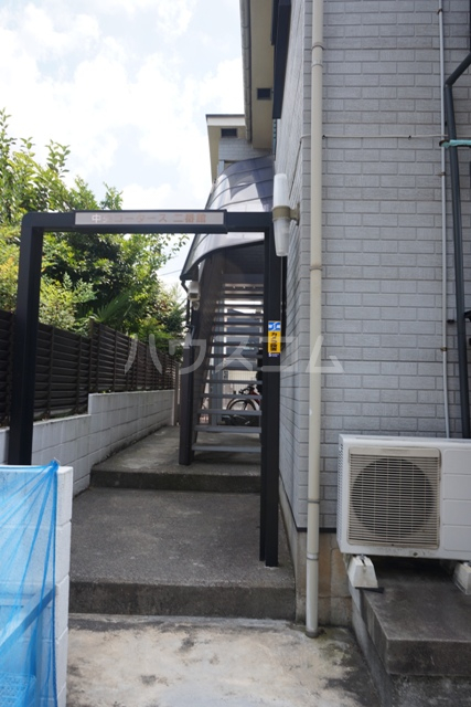 23/30 エントランス