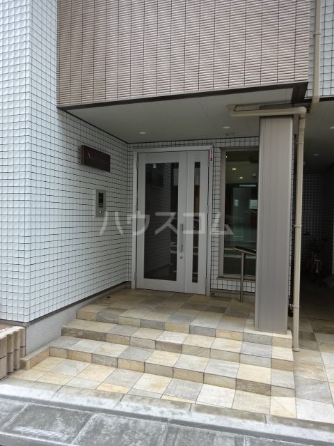 27/30 エントランス