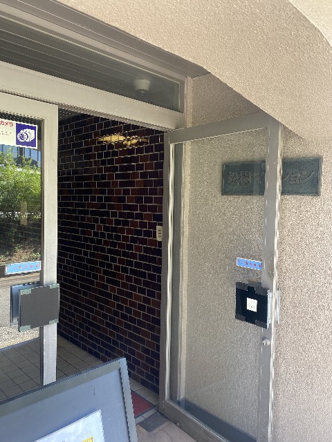 24/30 エントランス