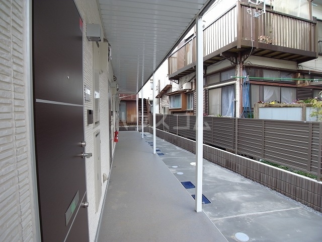 20/30 エントランス