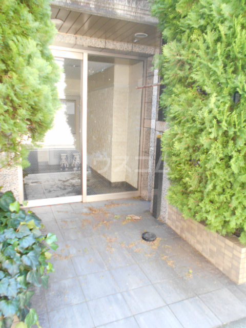 24/30 エントランス