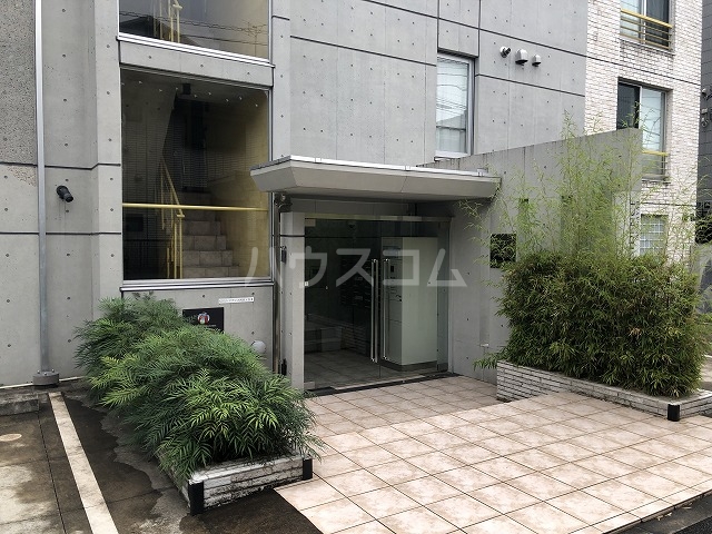 21/30 エントランス