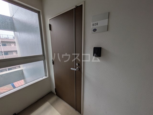 23/30 エントランス