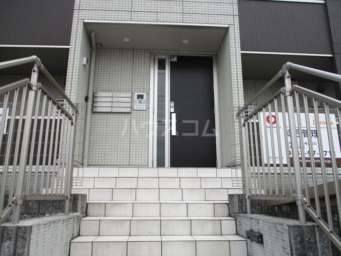 16/20 エントランス