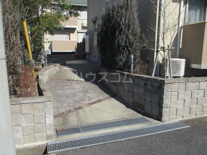 2/4 エントランス