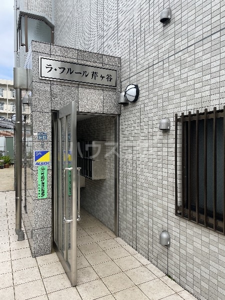 21/30 エントランス