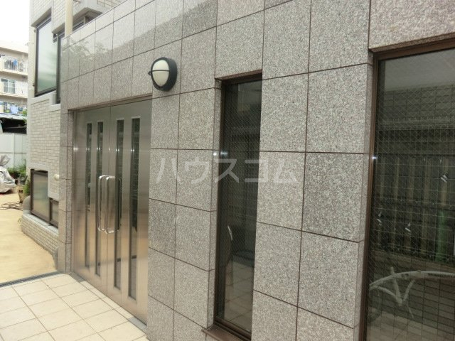 21/30 エントランス