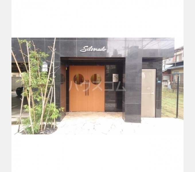 19/20 エントランス