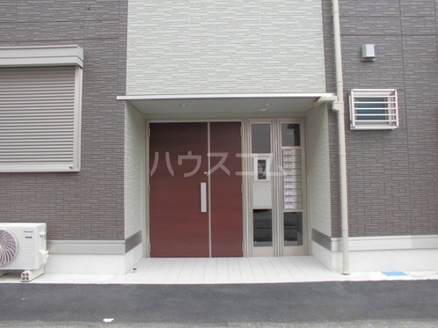 23/30 エントランス