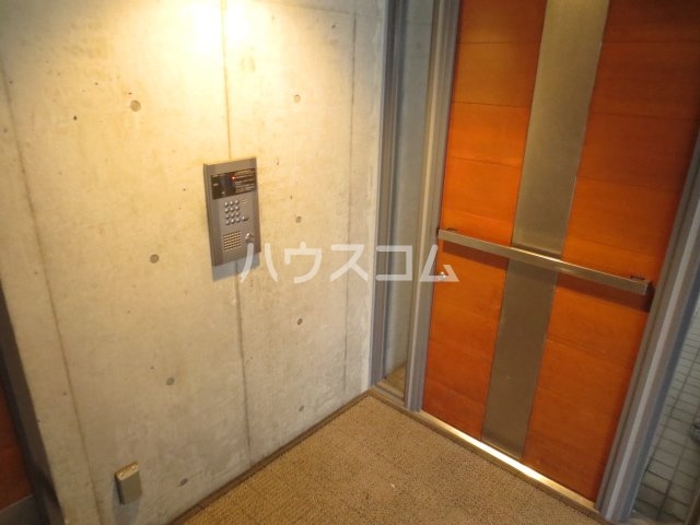 22/30 エントランス