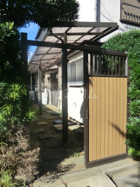 22/30 エントランス