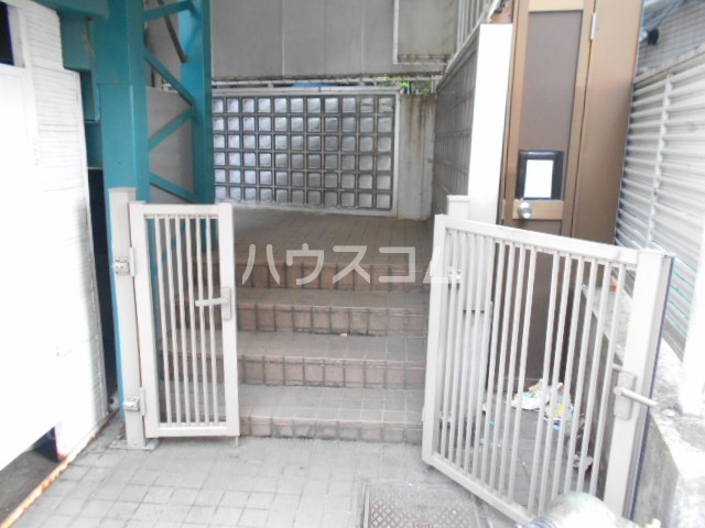 21/27 エントランス