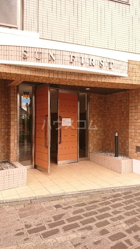 21/30 エントランス