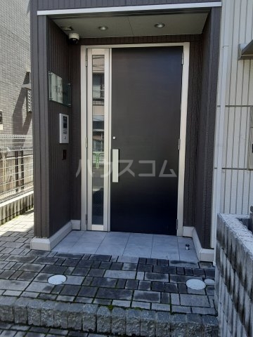 27/30 エントランス