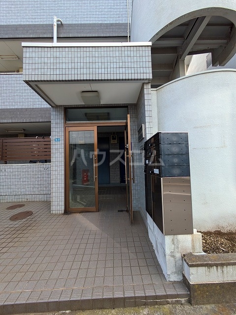 23/24 エントランス