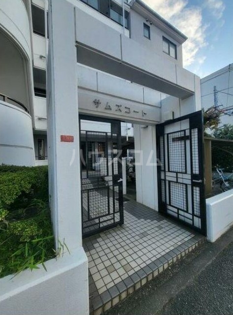 2/3 エントランス