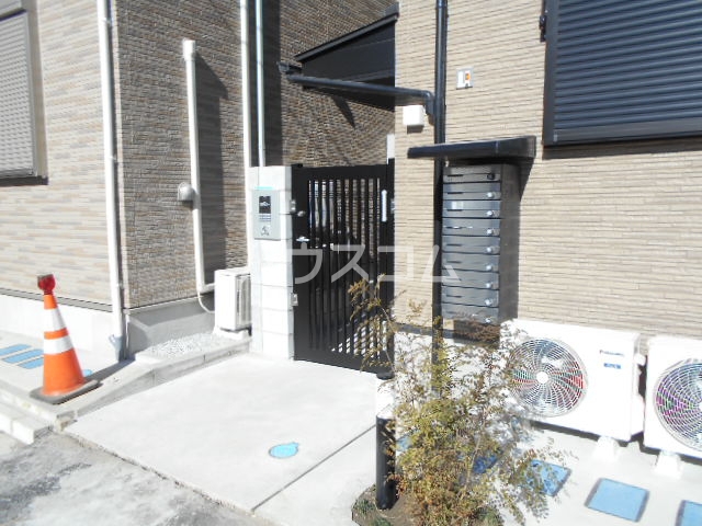 19/27 エントランス