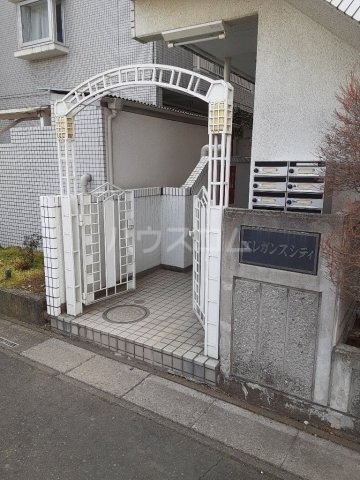 23/30 エントランス