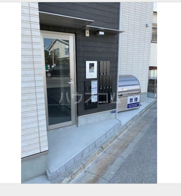 17/27 エントランス