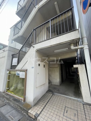 22/30 エントランス