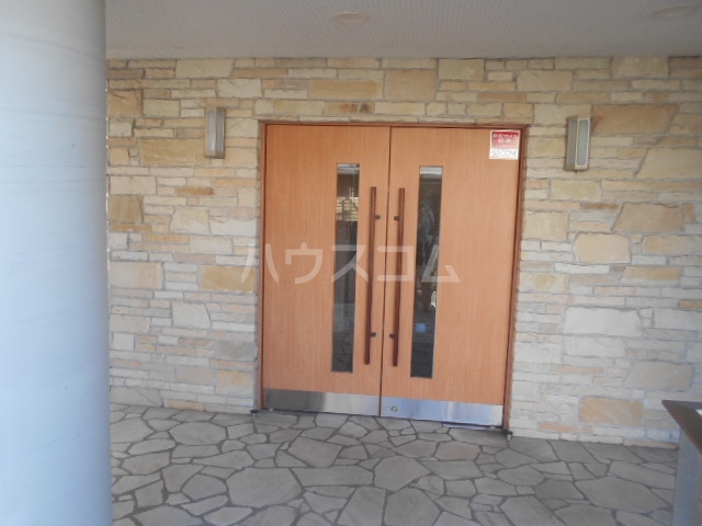 18/28 エントランス