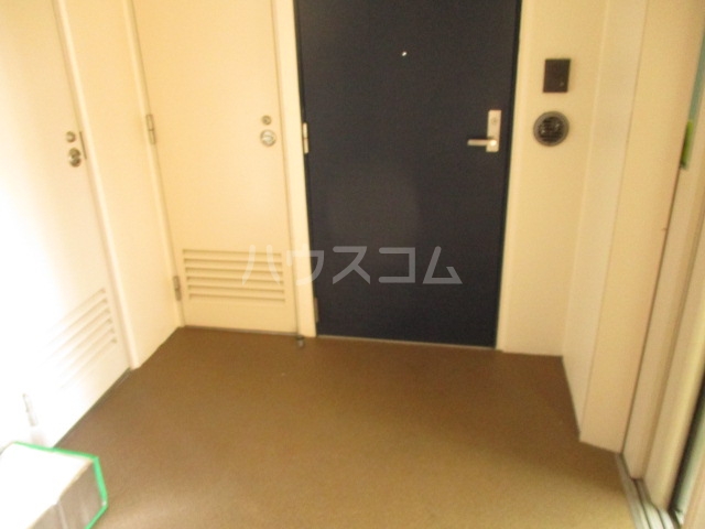 28/30 エントランス