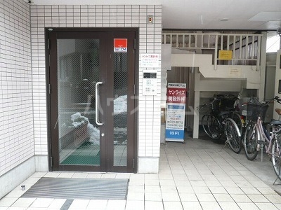 15/23 エントランス