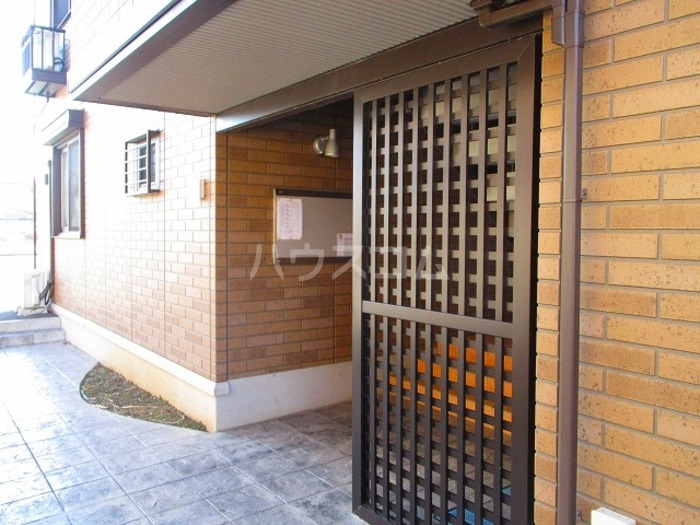 16/17 エントランス