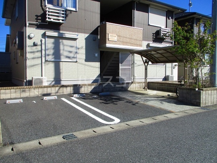 17/17 駐車場